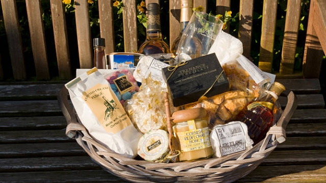 The Ultimate Guide to Creating the perfect Gift Hamper